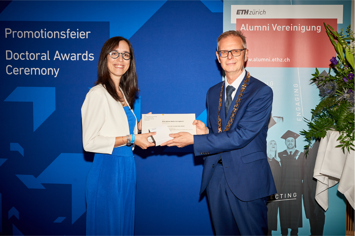 Gea Cereghetti at the award ceremony in July while she receives the ETH medal from Rector Günther Dissertori.